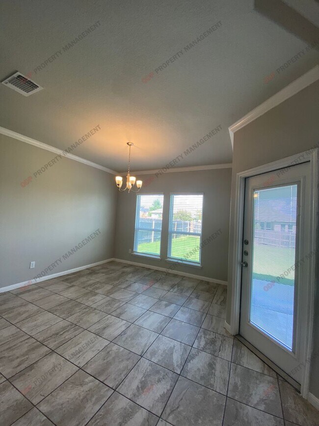 Building Photo - 818 Dunford Dr
