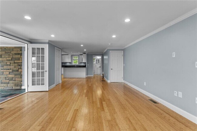 Building Photo - 10 Cooke Pl