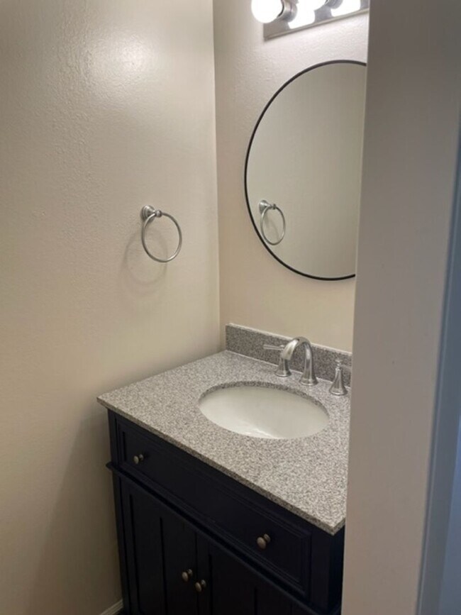 Building Photo - Newly Remodeled Two Bedroom with Washer & Dryer