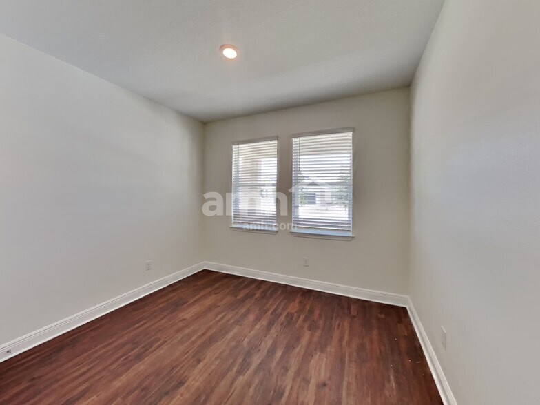 Building Photo - 27611 St Andrews Ave