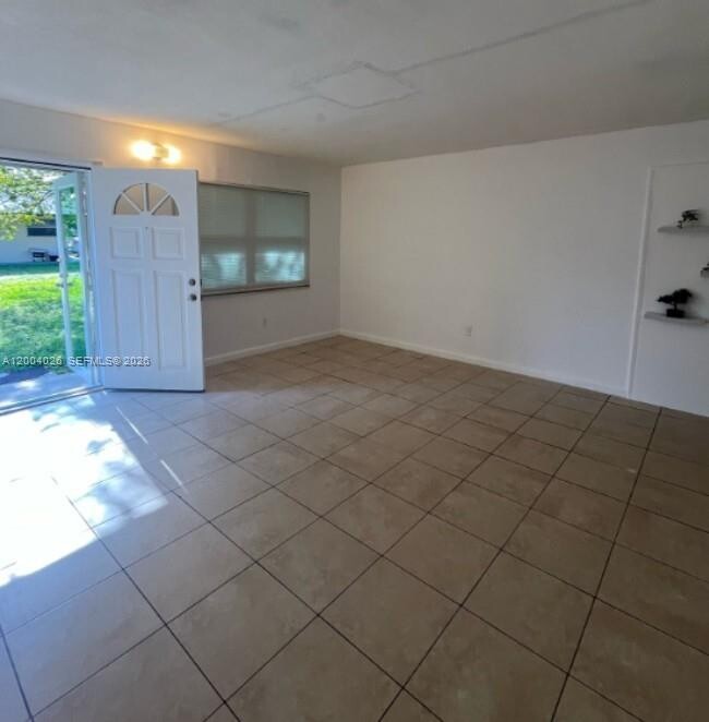 Building Photo - 2210 SW 46th Ct