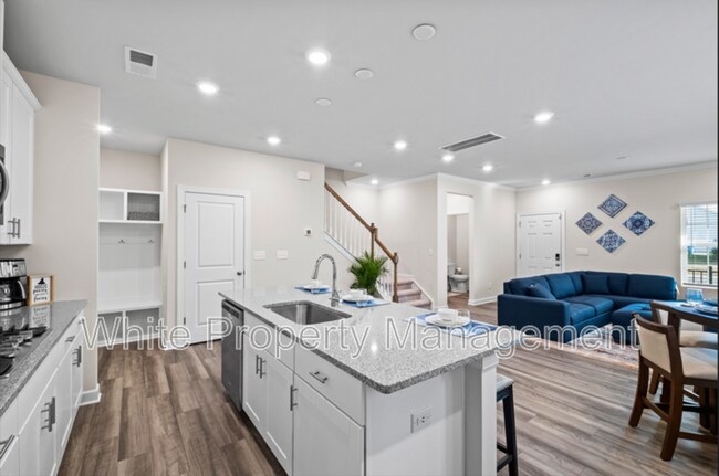 Building Photo - 709 Windage Wy