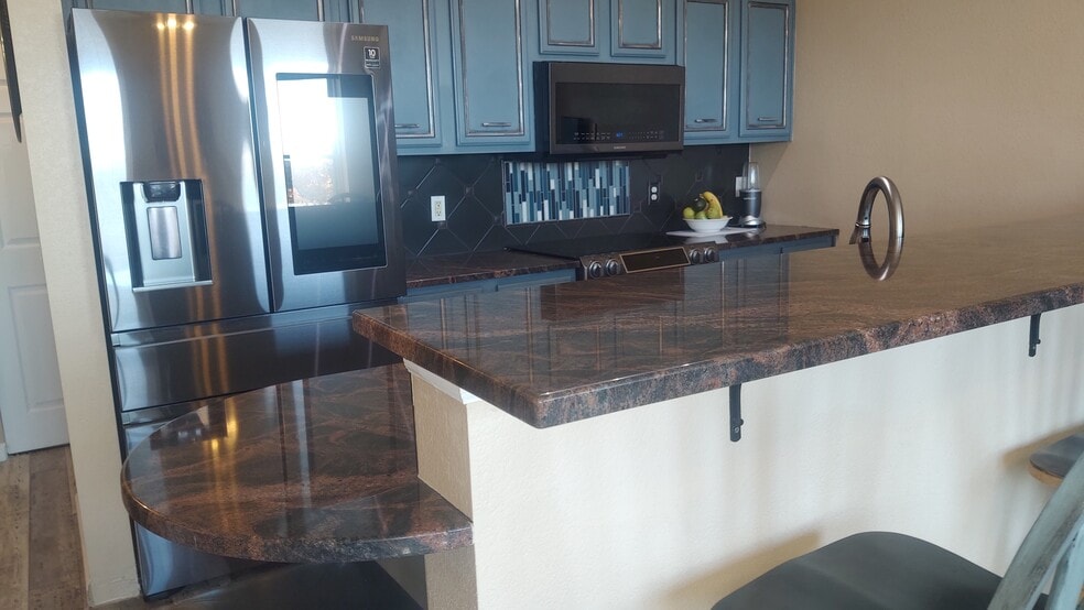 Sit at Bar countertop - 15475 Andrews Dr