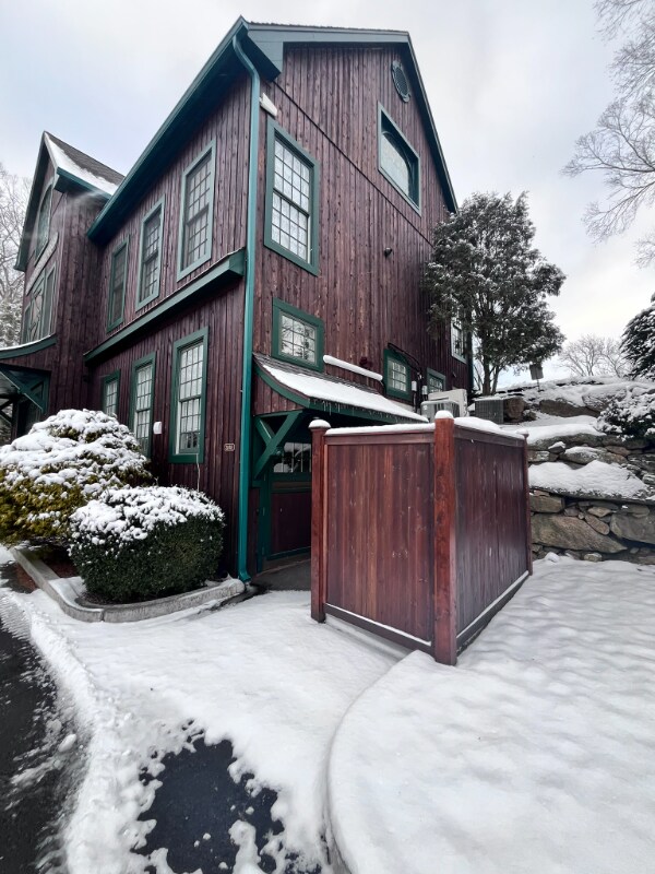 Building Photo - 2614 Boston Post Rd