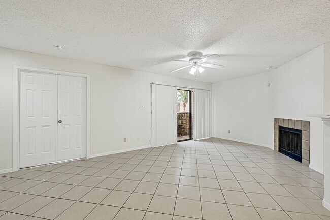 Building Photo - 2300 Old Spanish Trl