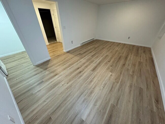 Building Photo - 3160 Eastwood Ct