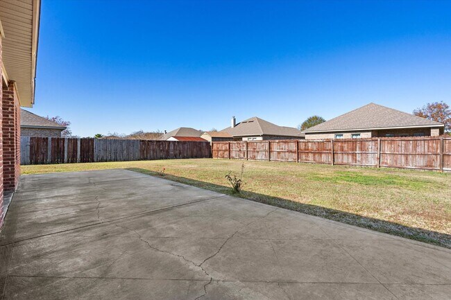 Building Photo - Upcoming Listing!