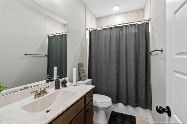 Building Photo - 101 E 6th Ave