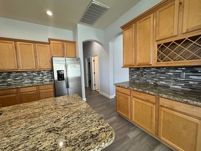 Building Photo - BEAUTIFUL 4 BEDROOM 2 BATHROOM HOME IN PHO...
