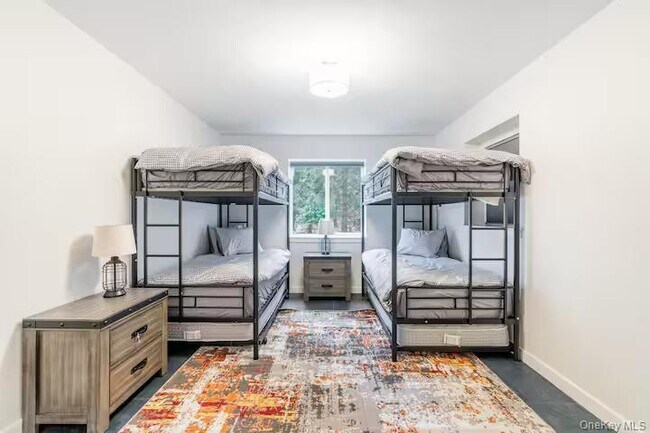 Building Photo - 9 E Stemmer Ln