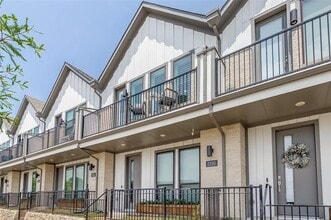 Building Photo - 2220 Rook Dr