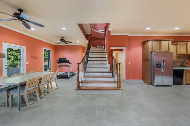 Building Photo - 1079 Ridgecrest Dr