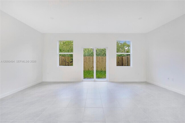 Building Photo - 250 10th Ct