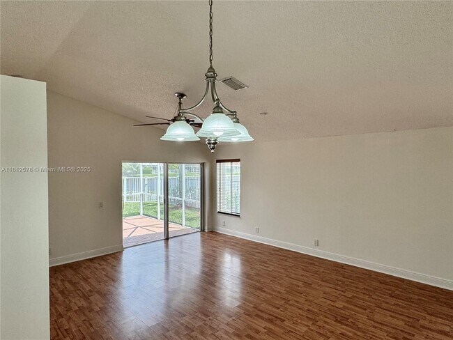 Building Photo - 4481 Dogwood Cir