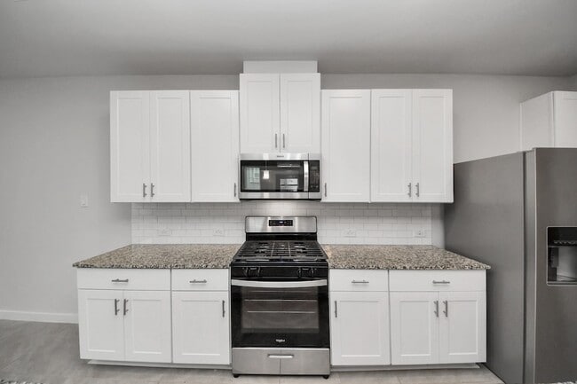 Building Photo - 3830 Glossy Lk Dr