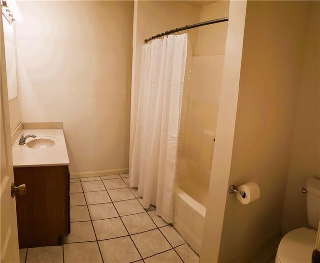 Building Photo - 3662 Rock Springs Dr