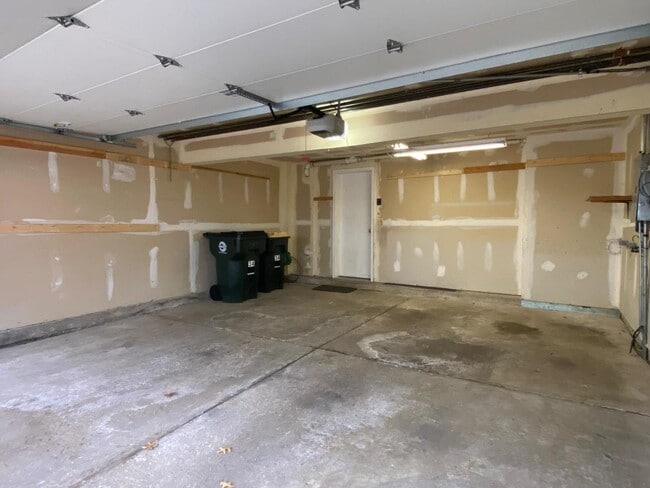 Building Photo - 34 S Macgillis Dr