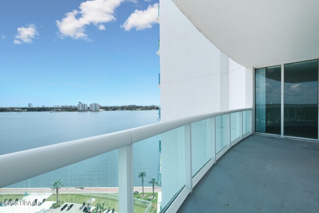 Building Photo - 241 Riverside Dr