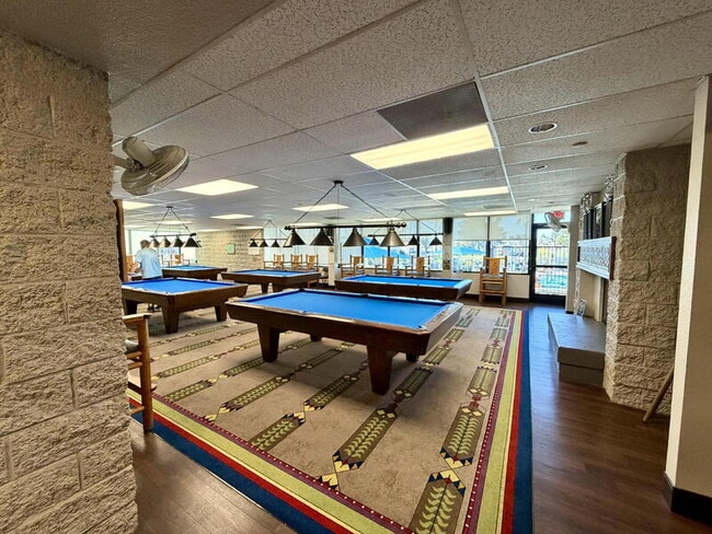 Building Photo - 6761 S Oakmont Dr