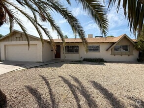 Building Photo - Charming 3-Bedroom Oasis with 2 Full Baths...