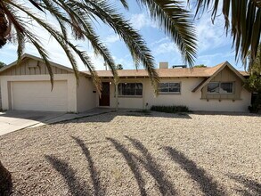 Building Photo - Charming 3-Bedroom Oasis with 2 Full Baths...