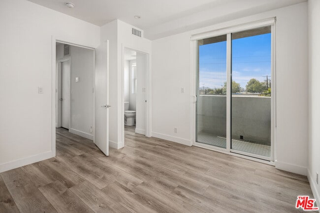 Building Photo - 4916 1/2 S Centinela Ave