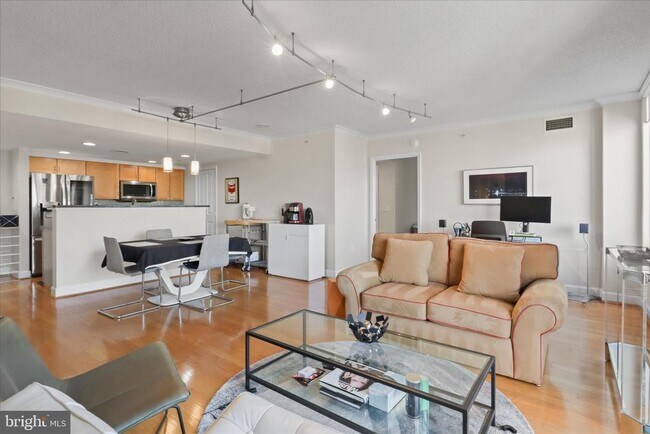 Building Photo - 1220 N Fillmore St