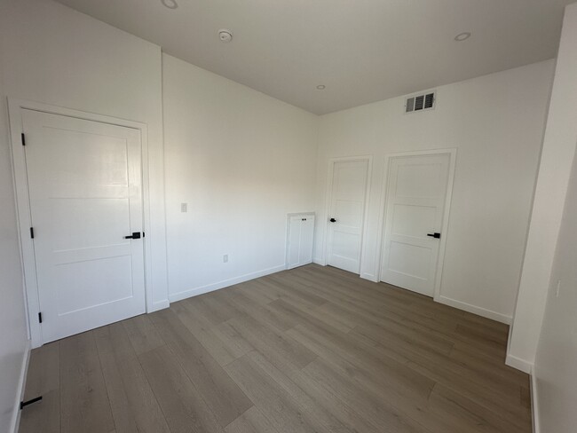 Downstairs Bedroom - 1926 Kent St