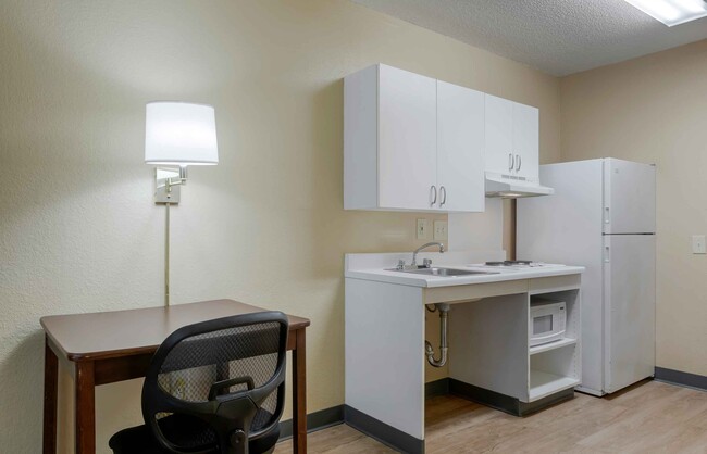 Building Photo - Furnished Studio-Detroit - Canton