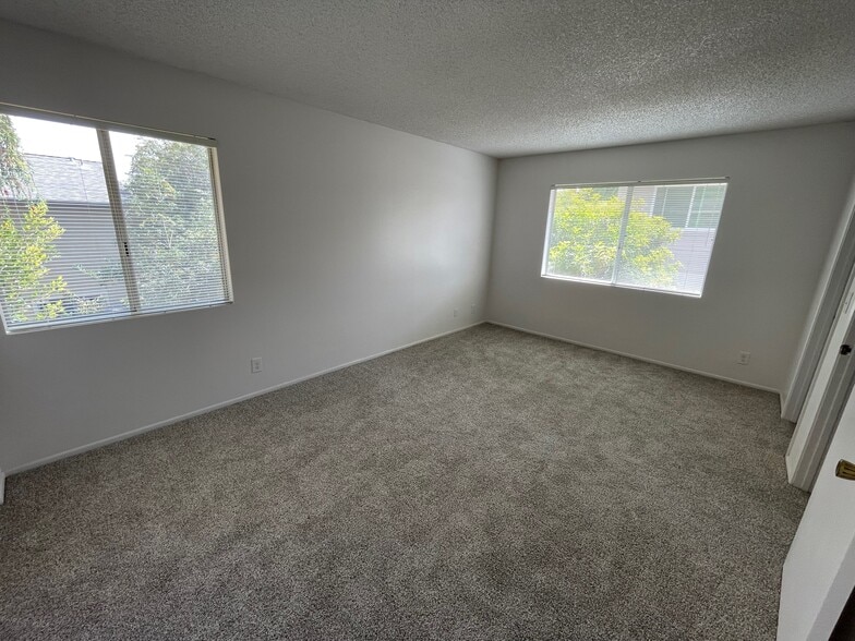 Building Photo - 7369 Elmhurst Pl