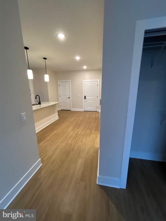 Building Photo - 624 Main St