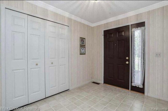 Building Photo - 6257 Gatewood