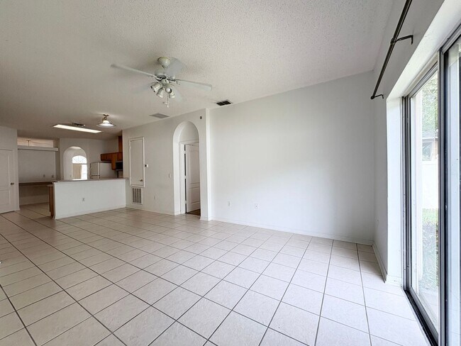 Building Photo - Fantastic Lake Nona area 4 BR 2 BA home in...