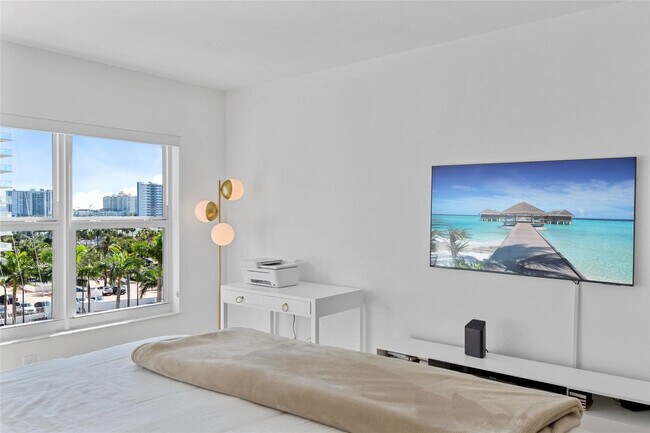 Building Photo - 3850 Galt Ocean Dr