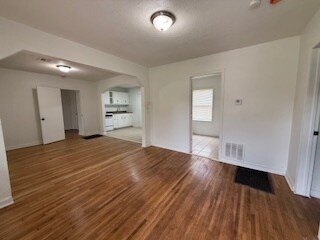 Building Photo - 836 N Oliver St