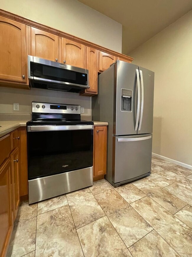 Building Photo - 323 W Main St