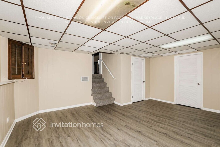 Building Photo - 1N682 Newton Ave