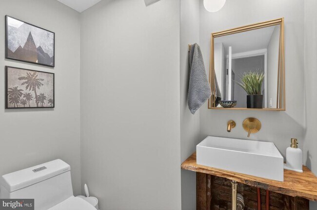 Building Photo - 4315 Lauriston St