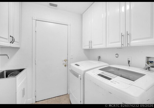 Building Photo - 10851 Japonica Ct