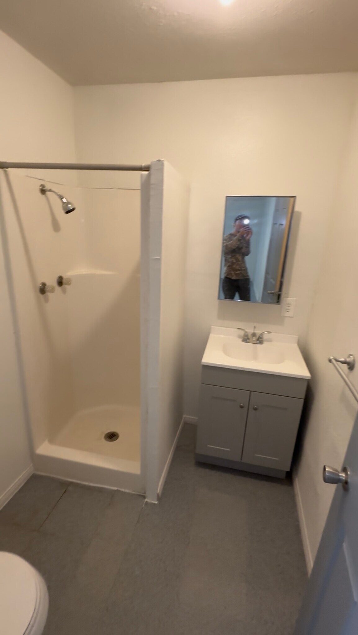 2nd bathroom connected only to 3rd bedroom - 440 S Mistletoe Ave