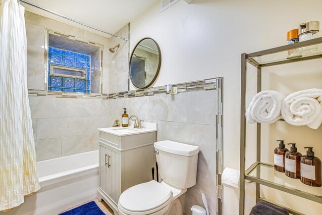 Building Photo - 4829 S Forrestville Ave