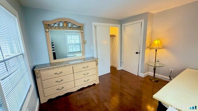 Building Photo - 646 Howe Ave