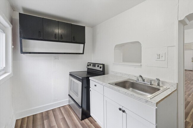 Building Photo - 3 Bedroom House North Philly- Will Accept 2 Bedroom Vouchers!