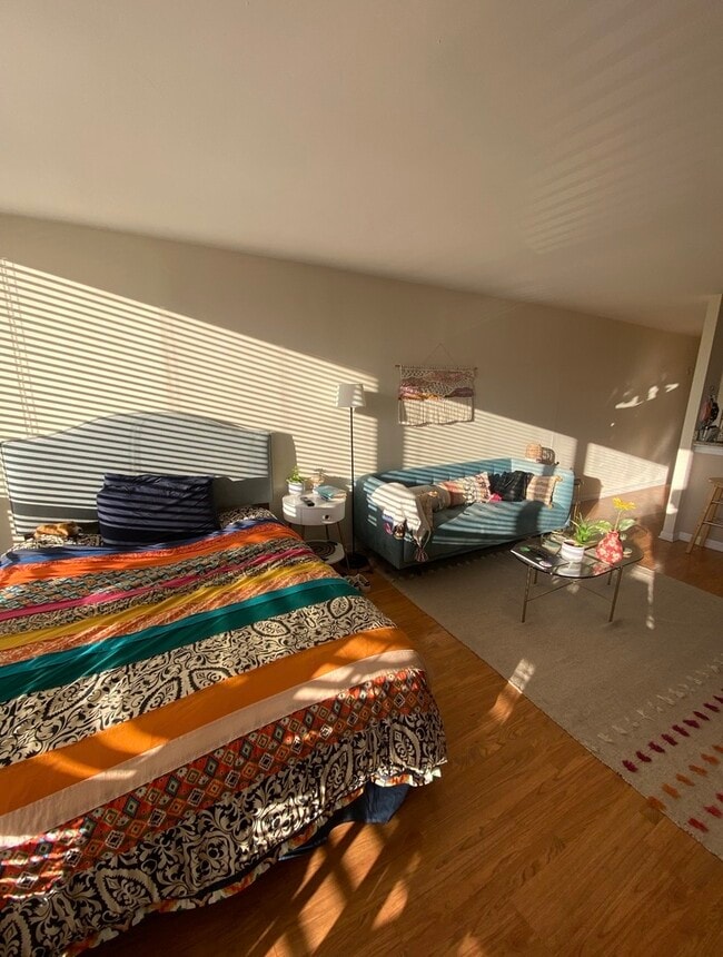 Building Photo - 1636 N Wells St