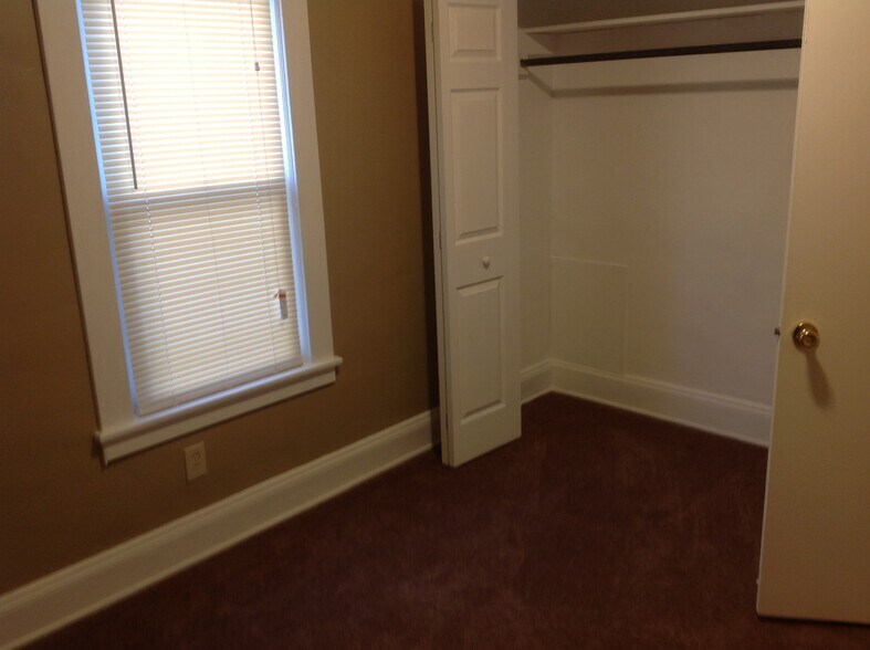 Building Photo - 4027 E 52nd St