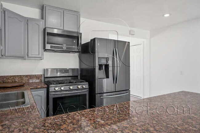 Building Photo - Spacious 3-Bedroom Torrance Home with Private Yard & Modern Interior