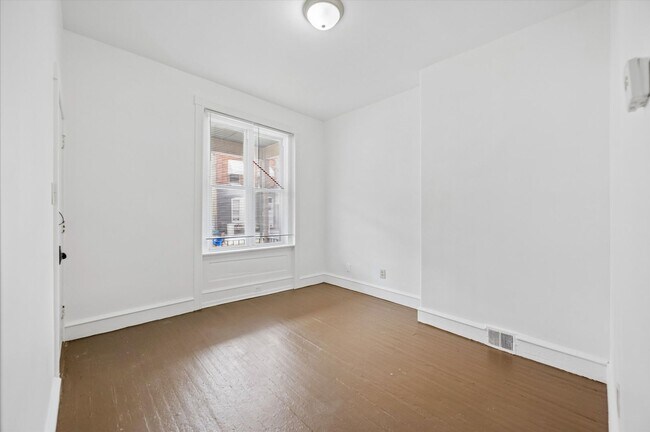 Building Photo - 427 N Redfield St