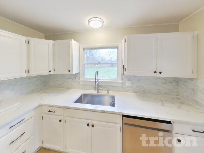 Building Photo - 3343 N Ellen Dr