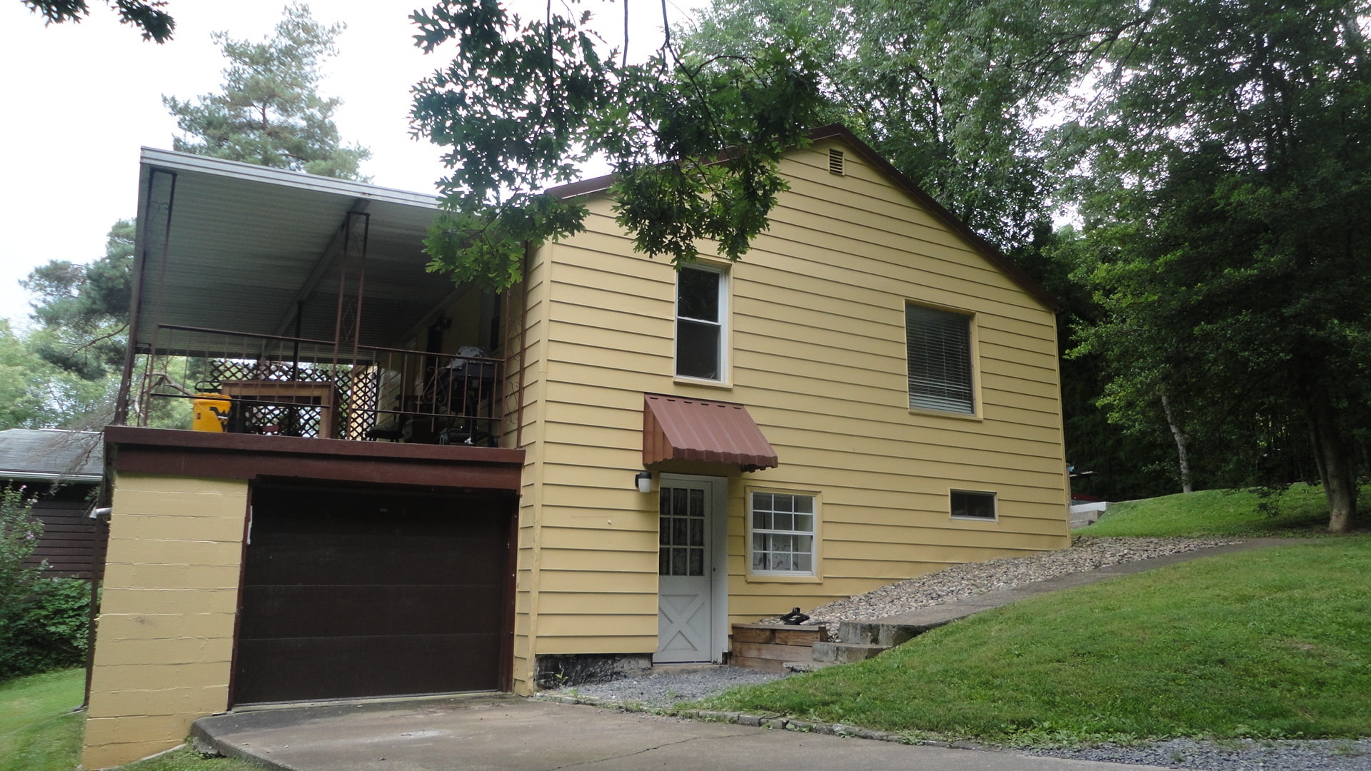 Building Photo - 744 Astor Ave