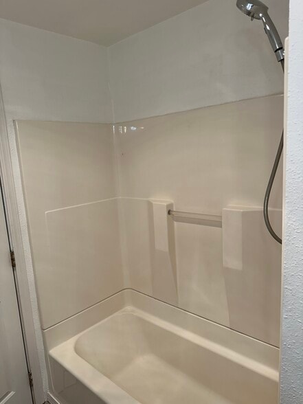 Building Photo - 1160 Park Ave